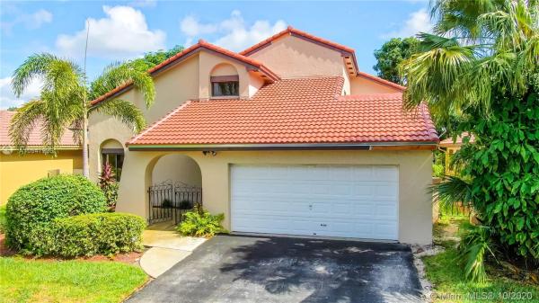 Patio Homes At The Moors, 17353 NW 62nd Ct, Country Club, Florida 33015, image 2