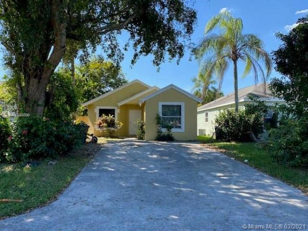 Villas Of Palm Bay, 990 SW 8th Pl, Florida City, Florida 33034, image 2