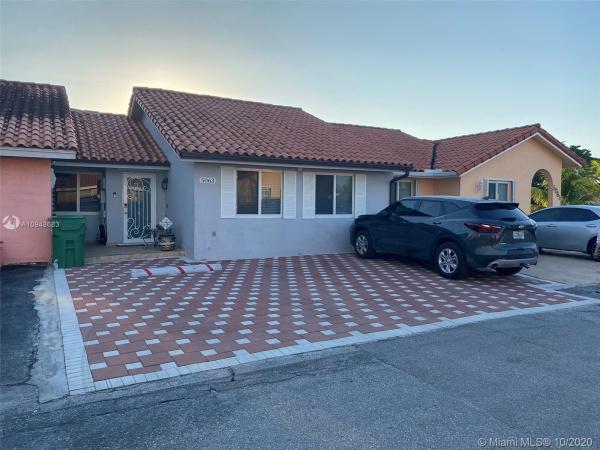 Bird Lakes Townhouses, 5063 SW 144th Ct, Kendale Lakes, Florida 33175, image 2