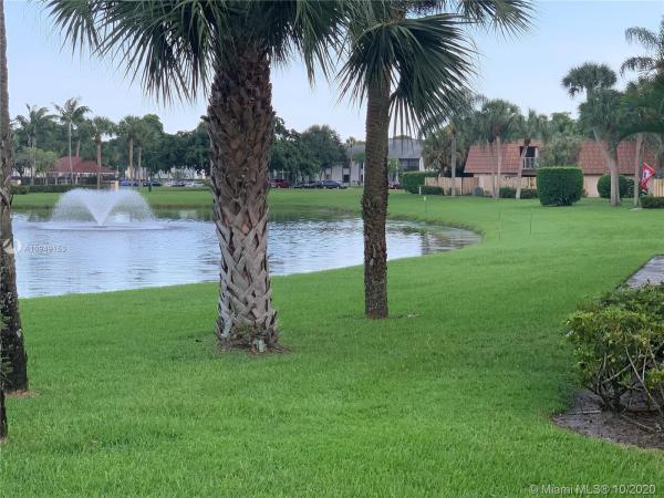 Waterside Luxury Townhomes, 860 Blue Ridge Cir, West Palm Beach, Florida 33409, image 2