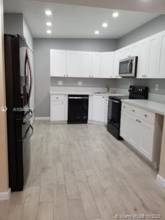 Woodstock Townhomes, 11721 SW 112th Ter, Kendall, Florida 33186, image 2