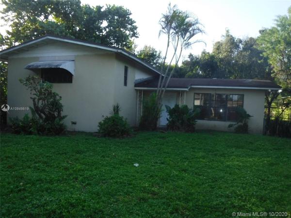 Mansionette Homes, 1270 NE 204th Ter, Ives Estates, Florida 33179, image 2