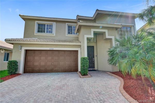 The Cove At Pembroke Isles, 17040 NW 19th Ct, Pembroke Pines, Florida 33028, image 2