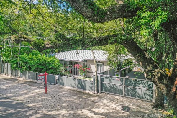 Flora Del Rio, 385 NE 82nd Ter, Miami, Florida 33138, image 2