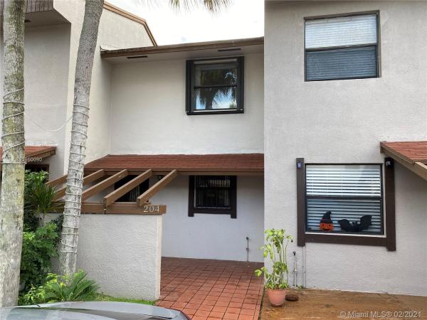 204 NW 71 Ave #204, Unincorporated Dade County, Florida 33126, image 2