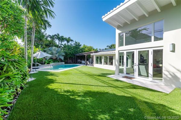Tropical Isle Homes, 375 Hampton Ln, Key Biscayne, Florida 33149, image 2
