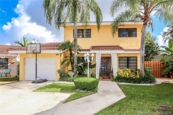 Chestnut Woods, 7237 SW 112th Place Cir, Kendall, Florida 33173, image 2