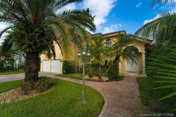 Pinewood Grove, 9365 SW 98th Ave, Kendall, Florida 33176, image 2