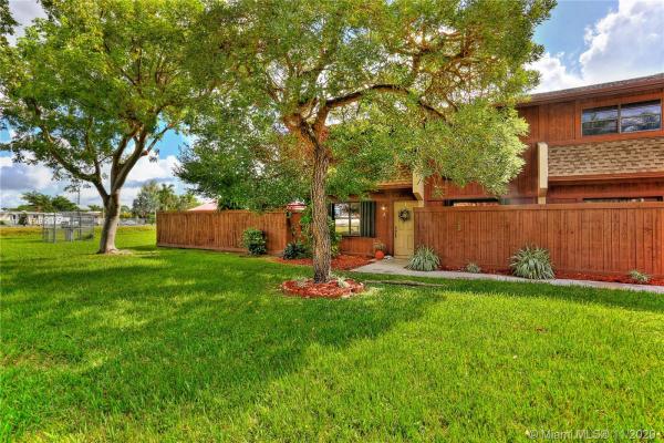 Snapper Village, 6211 SW 116 Pl #22, Kendall, Florida 33173, image 2