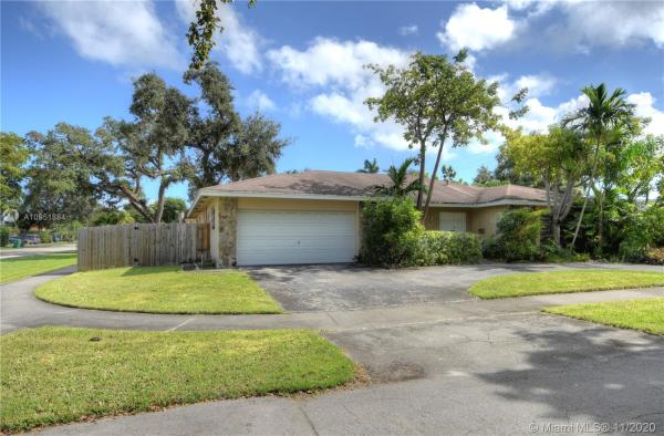 Highland Lakes, 20625 NE 22nd Ave, Ojus, Florida 33180, image 2