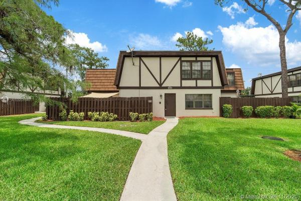 Weybridge Townhomes, 152 Weybridge Cir #C, Royal Palm Beach, Florida 33411, image 2