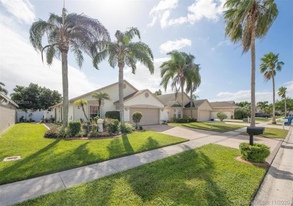 Saratoga Lakes, 110 Saddle Trl, Royal Palm Beach, Florida 33411, image 2