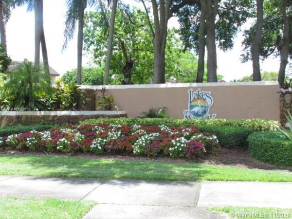 Park Isle At Lakes Of The Meadow, 15031 SW 42nd Ter, Kendall West, Florida 33185, image 2