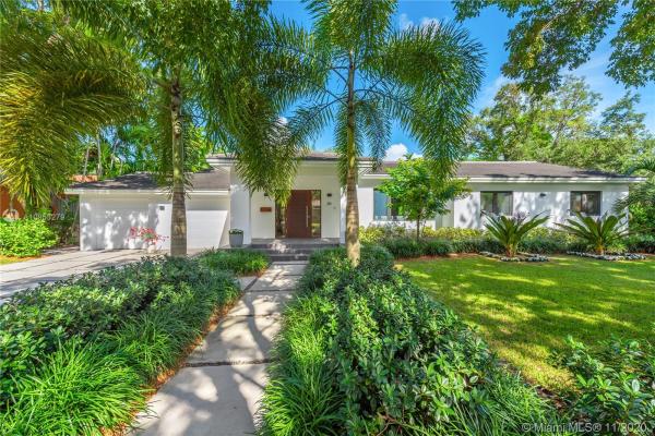Coral Gables Country Club, 815 Catalonia Ave, Coral Gables, Florida 33134, image 2