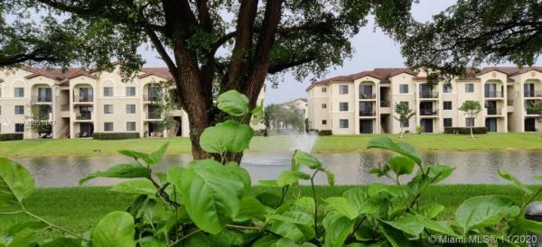 Oakview, 9191 Fontainebleau Blvd #301, Fountainebleau, Florida 33172, image 2