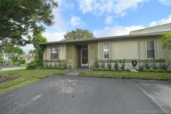 Devon Aire Villas, 11921 SW 125th Pl, The Crossings, Florida 33186, image 2