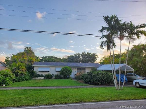 Heftler Homes, 10520 SW 48th St, Westwood Lakes, Florida 33165, image 2