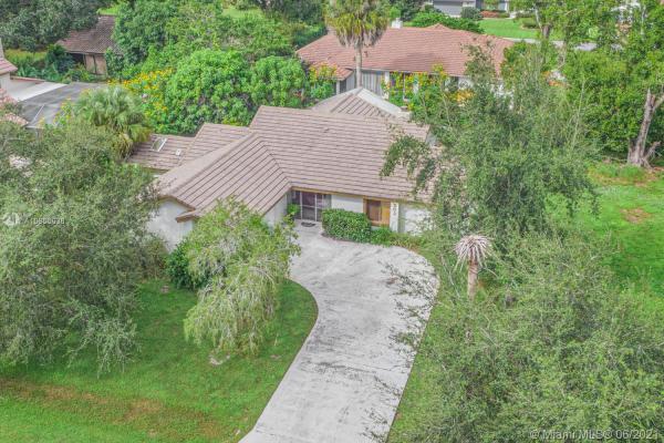 902 Diane Dr, Florida 34952, image 2