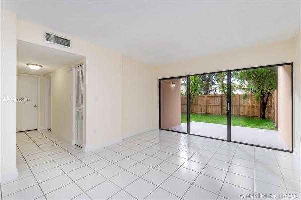 Villa Grande, 13870 SW 62nd St #107, Kendale Lakes, Florida 33183, image 2