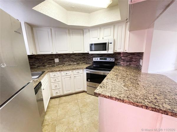 Las Vistas At Doral, 8255 Lake Dr #401, Doral, Florida 33166, image 2
