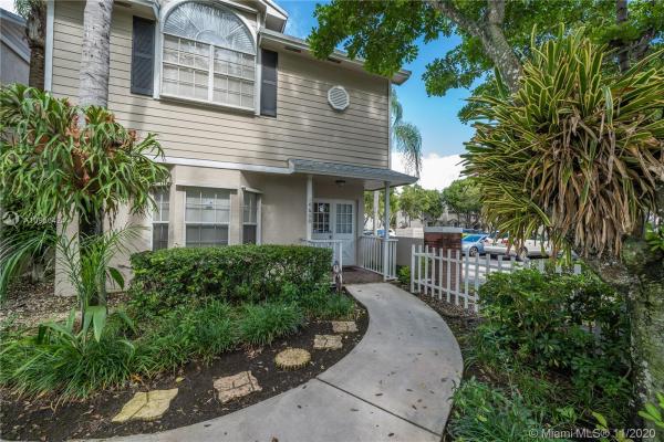 Villas Of Deerwood, 14600 SW 122nd Pl, Three Lakes, Florida 33186, image 2