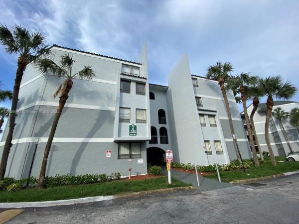 Presidential Golfview, 1880 N Congress Ave #109, West Palm Beach, Florida 33401, image 2