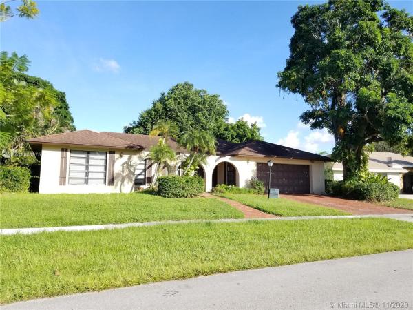 South Shore Of Wellington, 1618 The 12th Fairway, Wellington, Florida 33414, image 2