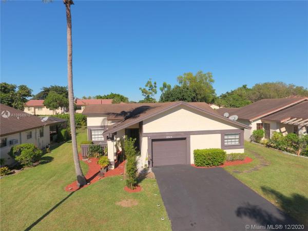 Arbor Wood Villas, 8915 Old Pine Rd, Boca Raton, Florida 33433, image 2