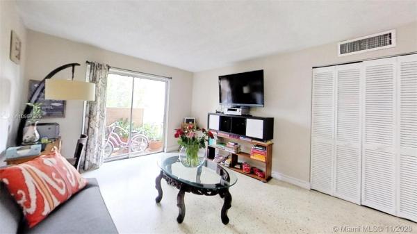 El Rio, 836 SW 1st St #302, Miami, Florida 33130, image 2