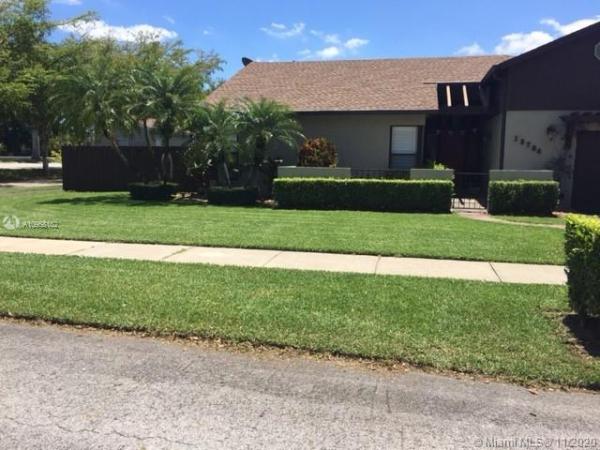 Caravel At Calusa, 13704 SW 106th Ter, The Hammocks, Florida 33186, image 2