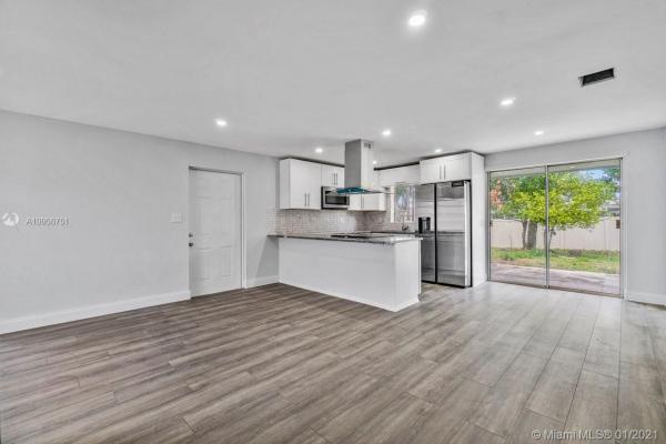 Palm Beach Cabana Colony, 3653 Everglades Rd, Palm Beach Gardens, Florida 33410, image 2