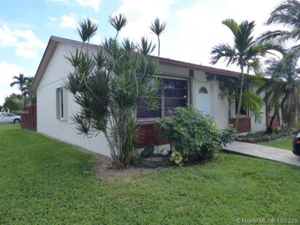 Westwind Lakes Townhouses, 7115 SW 154th Ct, Kendall West, Florida 33193, image 2