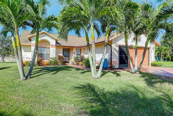 3001 SE Tipton Ct, Florida 34952, image 1