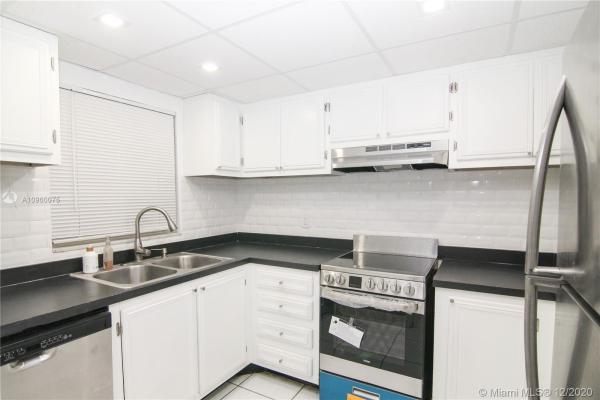 Live Oak Of Pine Island Ridge, 9450 Live Oak Pl #307, Davie, Florida 33324, image 2