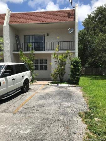 Mansion Townhouse, 15181 NE 6th Ave #24, Golden Glades, Florida 33162, image 2