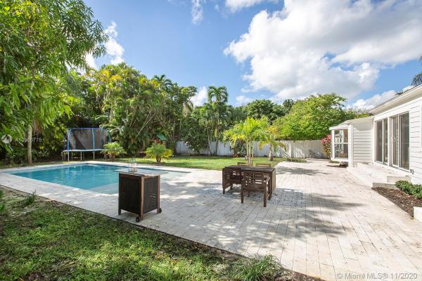 Biscayne Lawn, 1010 NE 118th St, Biscayne Park, Florida 33161, image 2