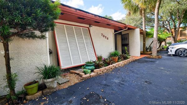 Loch Isle, 7028 N Loch Isle Dr N, Miami Lakes, Florida 33014, image 2