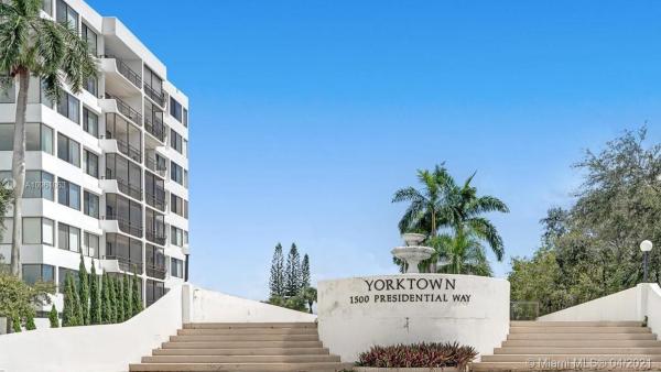 Yorktown, 1500 Presidential Way #205, West Palm Beach, Florida 33401, image 2