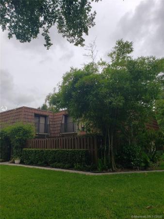 Camelot Lakes, 4143 Wimbledon Dr, Cooper City, Florida 33026, image 2