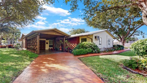 Bel Aire, 9405 SW 186th St, Cutler Bay, Florida 33157, image 2