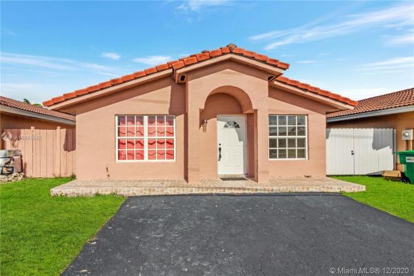Biltmore Villas, 8927 NW 114th St, Hialeah Gardens, Florida 33018, image 2
