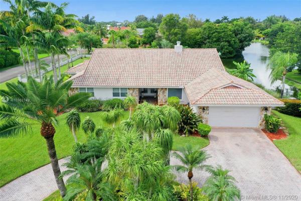 Olde Bridge Run, 1561 SW 119th Ter, Davie, Florida 33325, image 2