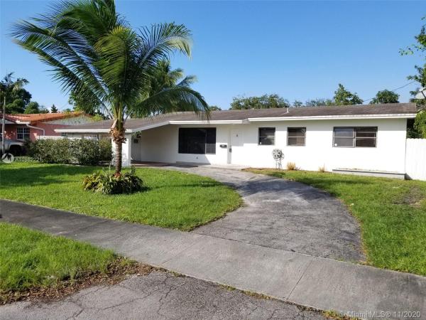 Heftler Homes, 10301 SW 44th St, Westwood Lakes, Florida 33165, image 2