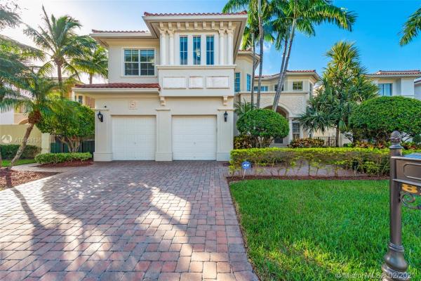 Grand Harbor Estates, 822 Meridian Ln, Hollywood, Florida 33019, image 2