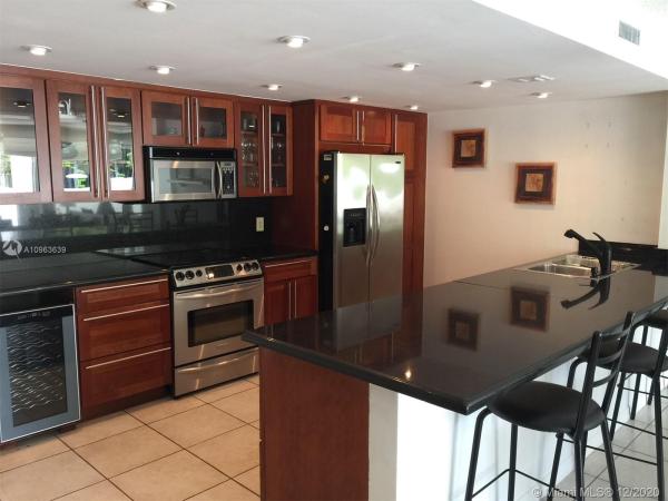 Commodore Club West, 155 Ocean Lane Dr #211, Key Biscayne, Florida 33149, image 2