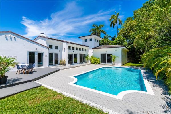 Flamingo Terrace, 2633 Pine Tree Dr, Miami Beach, Florida 33140, image 2