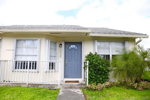 Villas Of Deerwood, 12525 SW 147th Ter, Three Lakes, Florida 33186, image 2