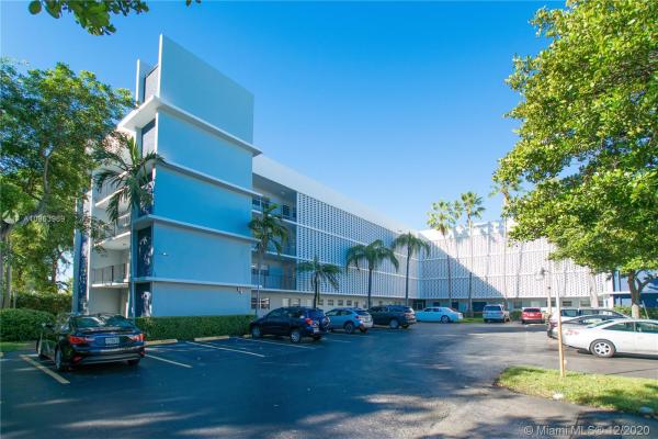 Azure Lake, 871 NE 195th St #402, Ives Estates, Florida 33179, image 2