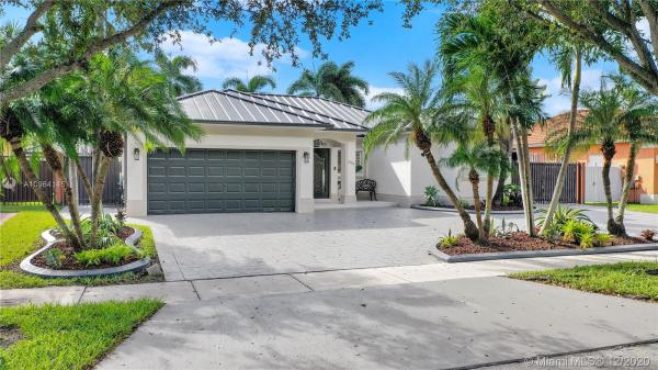 Royal Garden Estates, 8944 NW 164th St, Miami Lakes, Florida 33018, image 2