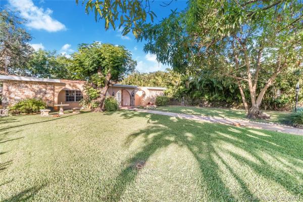 1031 NE 90th St, Unincorporated Dade County, Florida 33138, image 2